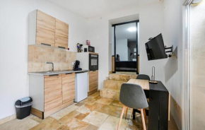 Gorgeous Apartment In Jonquières-Saint-Vince